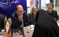 پاسخگویی به درخواست های مراجعین در میز ارتباطات مردمی